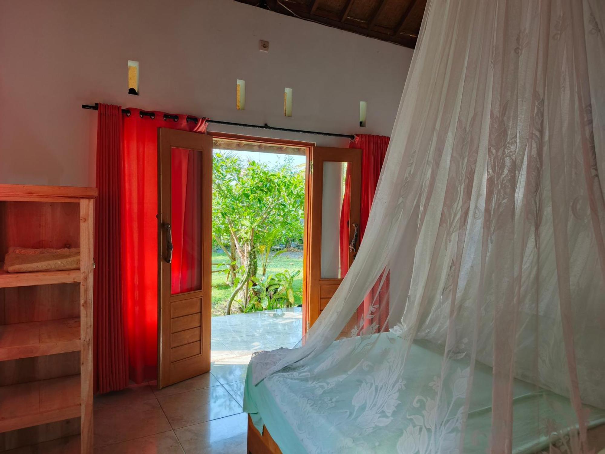 Friend House Stay & Surf Airsatang Екстериор снимка