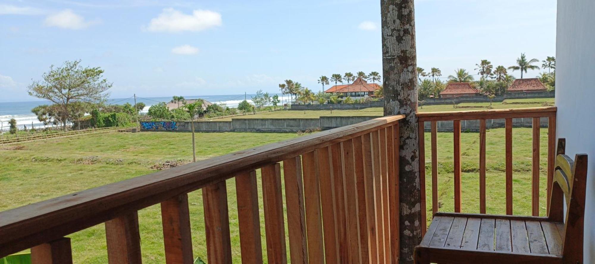 Friend House Stay & Surf Airsatang Екстериор снимка